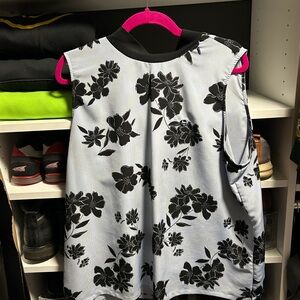 Lands' End Chase apparel Floral Sleeveless Top in Black and light blue